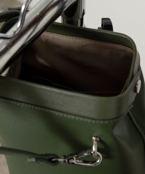 Amiur（エミレ）の「baku pochette bag（ショルダーバッグ・レディース・ブラック/グリーン/キャメル・FREE）」の8枚目の写真