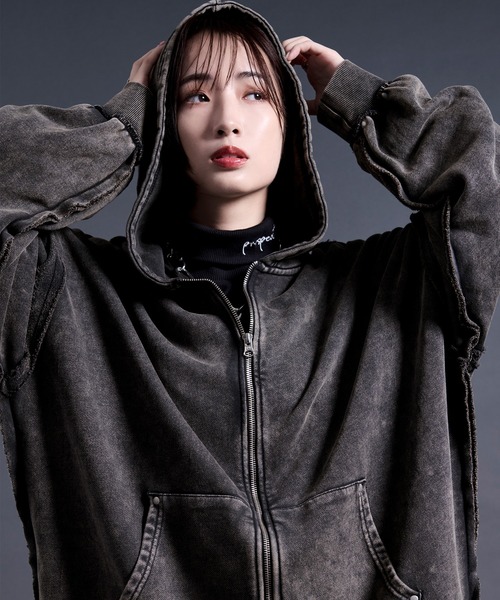 ★新品未使用★★バイエルン・タートルネックトラックスーツ★L・上下セット★ タートルネック刺繍ロンT（Tシャツ/カットソー）｜Ellno Loset