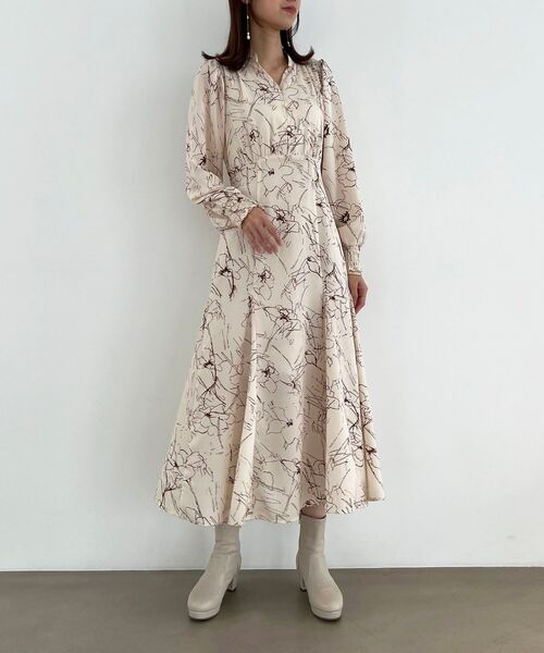 MAJESTIC LEGON（マジェスティックレゴン）の「クラシカルフラワーワンピース（ワンピース・レディース・ベージュ系その他2/ブラック系その他/ホワイト系その他2・MEDIUM/SMALL）」の5枚目の写真