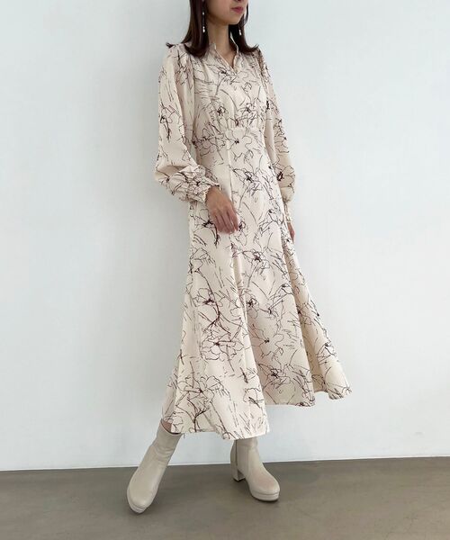 MAJESTIC LEGON（マジェスティックレゴン）の「クラシカルフラワーワンピース（ワンピース・レディース・ベージュ系その他2/ブラック系その他/ホワイト系その他2・MEDIUM/SMALL）」の7枚目の写真