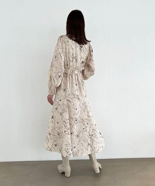 MAJESTIC LEGON（マジェスティックレゴン）の「クラシカルフラワーワンピース（ワンピース・レディース・ベージュ系その他2/ブラック系その他/ホワイト系その他2・MEDIUM/SMALL）」の8枚目の写真