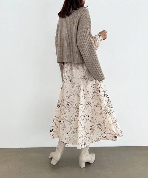 MAJESTIC LEGON（マジェスティックレゴン）の「クラシカルフラワーワンピース（ワンピース・レディース・ベージュ系その他2/ブラック系その他/ホワイト系その他2・MEDIUM/SMALL）」の12枚目の写真