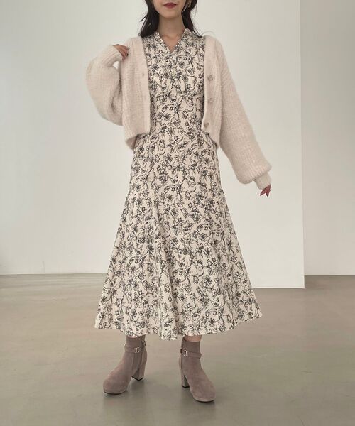 MAJESTIC LEGON（マジェスティックレゴン）の「クラシカルフラワーワンピース（ワンピース・レディース・ベージュ系その他2/ブラック系その他/ホワイト系その他2・MEDIUM/SMALL）」の17枚目の写真