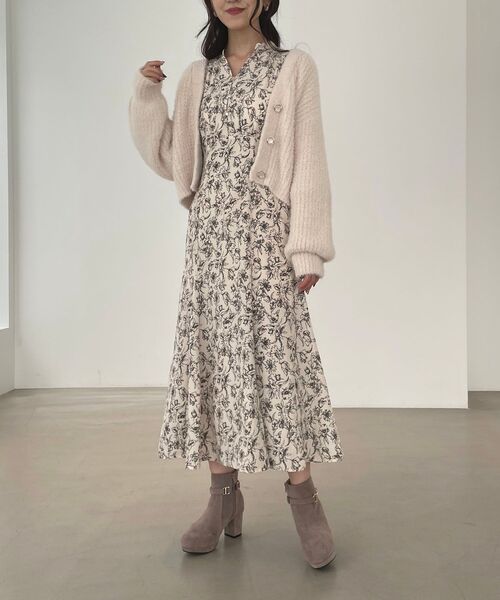 MAJESTIC LEGON（マジェスティックレゴン）の「クラシカルフラワーワンピース（ワンピース・レディース・ベージュ系その他2/ブラック系その他/ホワイト系その他2・MEDIUM/SMALL）」の18枚目の写真