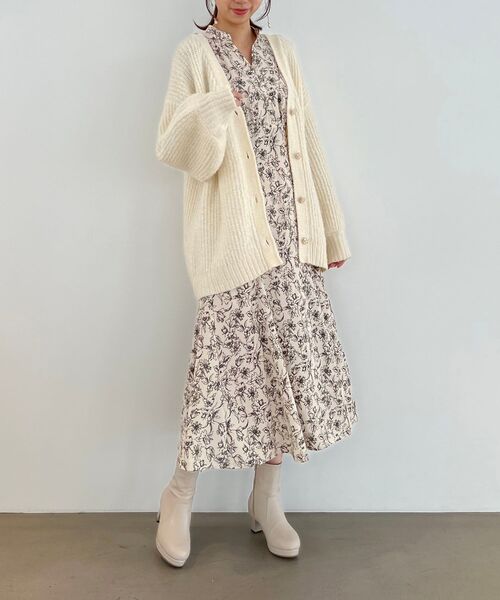 MAJESTIC LEGON（マジェスティックレゴン）の「クラシカルフラワーワンピース（ワンピース・レディース・ベージュ系その他2/ブラック系その他/ホワイト系その他2・MEDIUM/SMALL）」の20枚目の写真