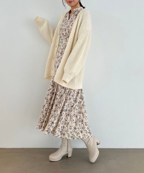 MAJESTIC LEGON（マジェスティックレゴン）の「クラシカルフラワーワンピース（ワンピース・レディース・ベージュ系その他2/ブラック系その他/ホワイト系その他2・MEDIUM/SMALL）」の21枚目の写真