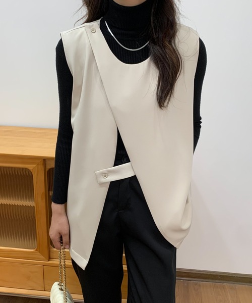 ABITOKYO(アビトーキョー)の「ワンポイントボタンスリットテーラーベスト(ベスト・レディース・ブラック/ベージュ・M/L)」の11枚目の写真