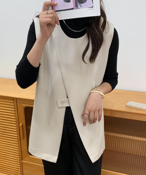 ABITOKYO(アビトーキョー)の「ワンポイントボタンスリットテーラーベスト(ベスト・レディース・ブラック/ベージュ・M/L)」の16枚目の写真