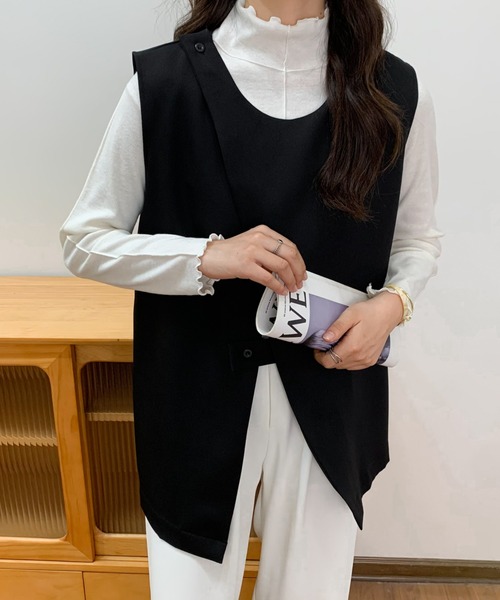 ABITOKYO(アビトーキョー)の「ワンポイントボタンスリットテーラーベスト(ベスト・レディース・ブラック/ベージュ・M/L)」の7枚目の写真