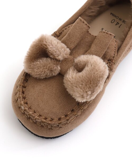 apres les cours(アプレレクール)の「ファーリボンモカシン(モカシン/デッキシューズ・キッズ・ブラウン/アイボリー・14/19/20/18/17/15 /16)」の9枚目の写真