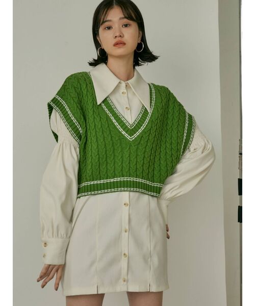 EMODA(エモダ)の「ディープVネックベスト(ベスト・レディース・ホワイト/グリーン/ブラック・FREE)」の3枚目の写真