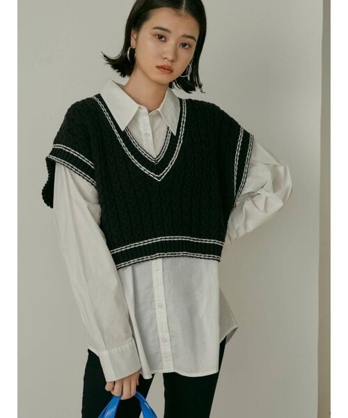 EMODA(エモダ)の「ディープVネックベスト(ベスト・レディース・ホワイト/グリーン/ブラック・FREE)」の4枚目の写真