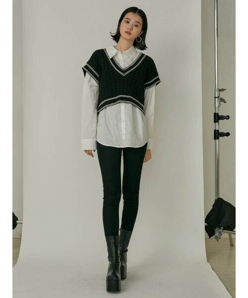 EMODA(エモダ)の「ディープVネックベスト(ベスト・レディース・ホワイト/グリーン/ブラック・FREE)」の5枚目の写真