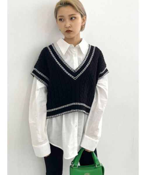 EMODA(エモダ)の「ディープVネックベスト(ベスト・レディース・ホワイト/グリーン/ブラック・FREE)」の6枚目の写真