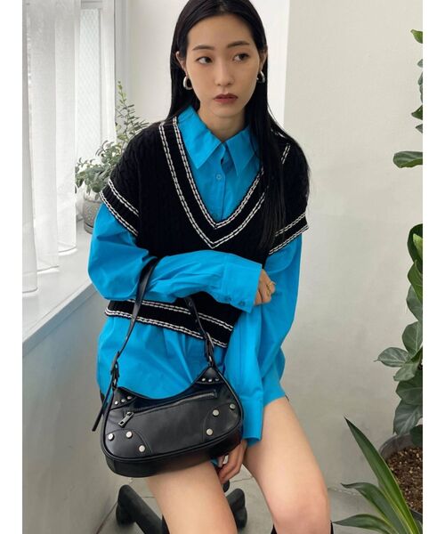 EMODA(エモダ)の「ディープVネックベスト(ベスト・レディース・ホワイト/グリーン/ブラック・FREE)」の8枚目の写真