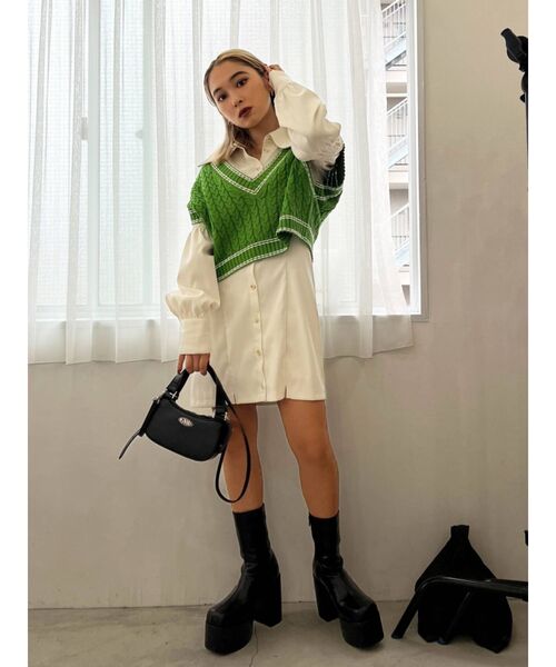 EMODA(エモダ)の「ディープVネックベスト(ベスト・レディース・ホワイト/グリーン/ブラック・FREE)」の15枚目の写真