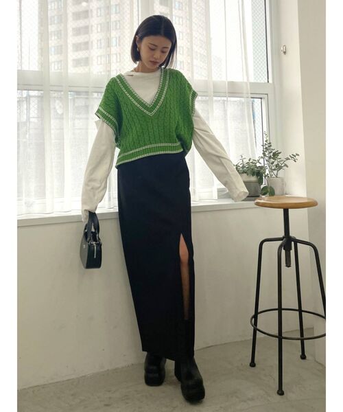 EMODA(エモダ)の「ディープVネックベスト(ベスト・レディース・ホワイト/グリーン/ブラック・FREE)」の17枚目の写真