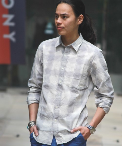 JOURNAL STANDARD（ジャーナルスタンダード）の「シャンブレーチェックレギュラーカラーシャツ # （シャツ/ブラウス・メンズ・ライトグレー/コバルトブルー/ライトグリーン・LARGE/MEDIUM）」の2枚目の写真