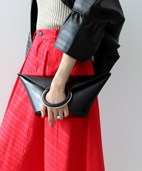 Three Four Time（ｽﾘｰﾌｫｰﾀｲﾑ）の「【cache cache / カシュカシュ】変形PUクラッチバッグ（クラッチバッグ・レディース・ブラック/ラベンダー・FREE）」の2枚目の写真