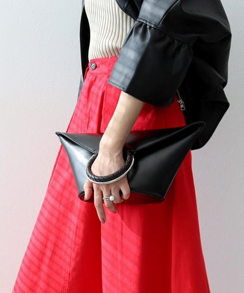 Three Four Time（ｽﾘｰﾌｫｰﾀｲﾑ）の「【cache cache / カシュカシュ】変形PUクラッチバッグ（クラッチバッグ・レディース・ブラック/ラベンダー・FREE）」の19枚目の写真