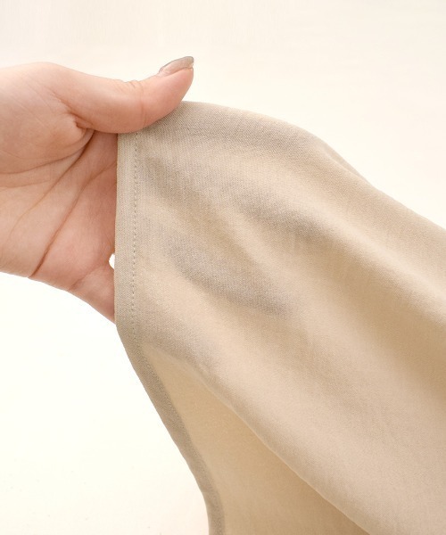 e-zakkamania stores（イーザッカマニアストアーズ）の「フリルスリーブ スタンドカラーブラウス（シャツ/ブラウス・レディース・ベージュ/オフホワイト・M）」の4枚目の写真