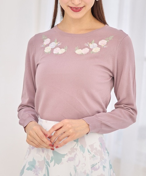 tocco closet(トッコ クローゼット)の「フラワー刺繍ラウンドネックニットプルオーバー(ニット/セーター・レディース・オフホワイト/ネイビー/ピンク系その他・M)」の3枚目の写真