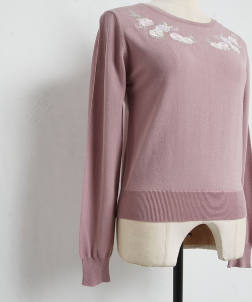 tocco closet(トッコ クローゼット)の「フラワー刺繍ラウンドネックニットプルオーバー(ニット/セーター・レディース・オフホワイト/ネイビー/ピンク系その他・M)」の6枚目の写真