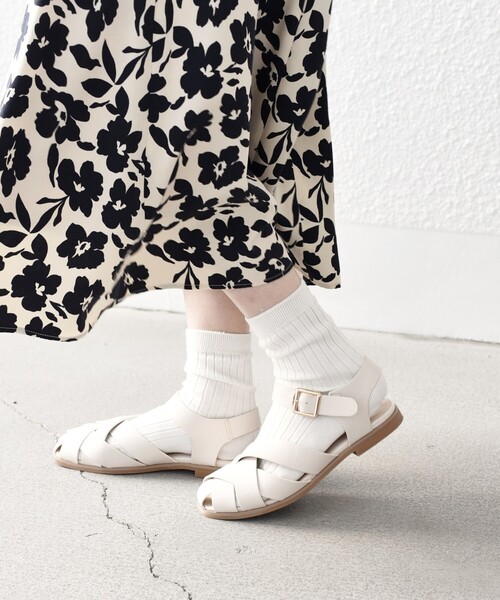 SHIPS（シップス）の「*スリム メッシュ ストラップ サンダル 22.5～25.5cm ◆（サンダル・レディース・ブラック/ベージュ/オフホワイト/キャメル・50/40/30/25/55）」の14枚目の写真