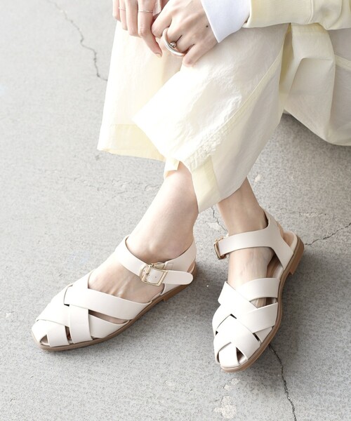 SHIPS（シップス）の「*スリム メッシュ ストラップ サンダル 22.5～25.5cm ◆（サンダル・レディース・ブラック/ベージュ/オフホワイト/キャメル・50/40/30/25/55）」の22枚目の写真