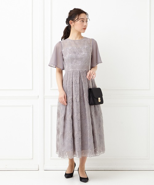 AIMER エメ　パーティードレス　グレー　レース　パフスリーブ AIMER（エメ）の「花柄刺繍フレアスリーブフィット&フレア