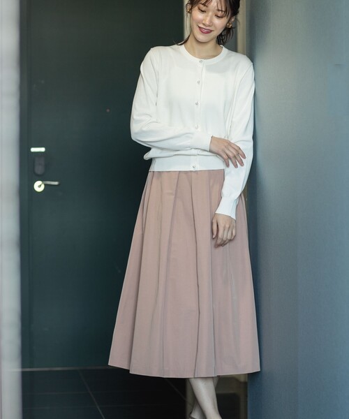 OPAQUE.CLIP(オペークドットクリップ)の「◆パール調ボタン ベーシックカーディガン【UVケア/洗濯機洗い可】(カーディガン/ボレロ・レディース・レモンイエロー/ホワイト系5/ブルー/オフホワイト/ブラック/グリーン/ライトベージュ・36/38/40/42)」の10枚目の写真