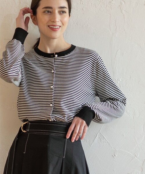 OPAQUE.CLIP(オペークドットクリップ)の「◆パール調ボタン ベーシックカーディガン【UVケア/洗濯機洗い可】(カーディガン/ボレロ・レディース・レモンイエロー/ホワイト系5/ブルー/オフホワイト/ブラック/グリーン/ライトベージュ・36/38/40/42)」の11枚目の写真