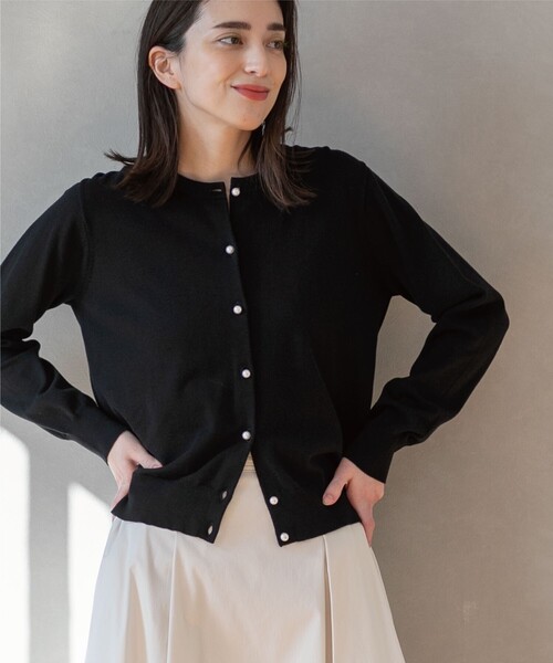 OPAQUE.CLIP(オペークドットクリップ)の「◆パール調ボタン ベーシックカーディガン【UVケア/洗濯機洗い可】(カーディガン/ボレロ・レディース・レモンイエロー/ホワイト系5/ブルー/オフホワイト/ブラック/グリーン/ライトベージュ・36/38/40/42)」の14枚目の写真