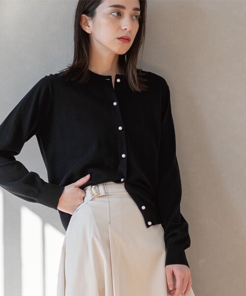 OPAQUE.CLIP(オペークドットクリップ)の「◆パール調ボタン ベーシックカーディガン【UVケア/洗濯機洗い可】(カーディガン/ボレロ・レディース・レモンイエロー/ホワイト系5/ブルー/オフホワイト/ブラック/グリーン/ライトベージュ・36/38/40/42)」の16枚目の写真