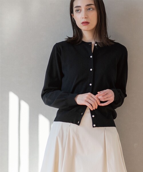 OPAQUE.CLIP(オペークドットクリップ)の「◆パール調ボタン ベーシックカーディガン【UVケア/洗濯機洗い可】(カーディガン/ボレロ・レディース・レモンイエロー/ホワイト系5/ブルー/オフホワイト/ブラック/グリーン/ライトベージュ・36/38/40/42)」の17枚目の写真