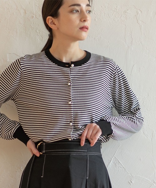 OPAQUE.CLIP(オペークドットクリップ)の「◆パール調ボタン ベーシックカーディガン【UVケア/洗濯機洗い可】(カーディガン/ボレロ・レディース・レモンイエロー/ホワイト系5/ブルー/オフホワイト/ブラック/グリーン/ライトベージュ・36/38/40/42)」の2枚目の写真