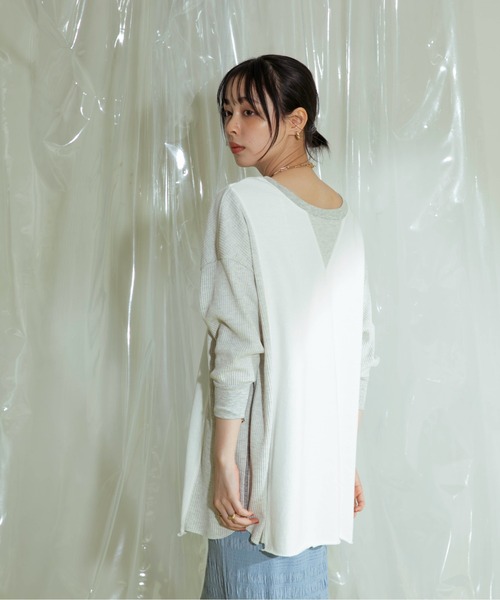 Eimee Law（エイミーロウ）の「裏毛×ワッフル　２WAY大人ロゴトップス（Tシャツ/カットソー・レディース・ライトグレー/オフホワイト・38）」の3枚目の写真