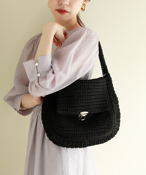 natural couture(ナチュラルクチュール)の「差込金具ワンハンドル手編みトートバッグ(ショルダーバッグ・レディース・ブラック/ベージュ/ピンク・FREE)」の5枚目の写真