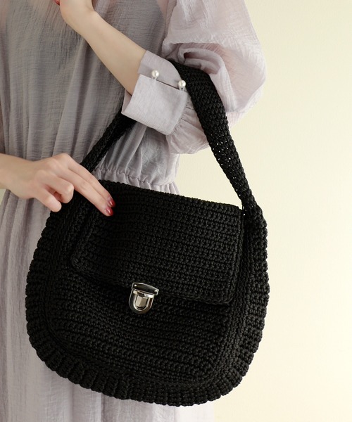 natural couture(ナチュラルクチュール)の「差込金具ワンハンドル手編みトートバッグ(ショルダーバッグ・レディース・ブラック/ベージュ/ピンク・FREE)」の6枚目の写真