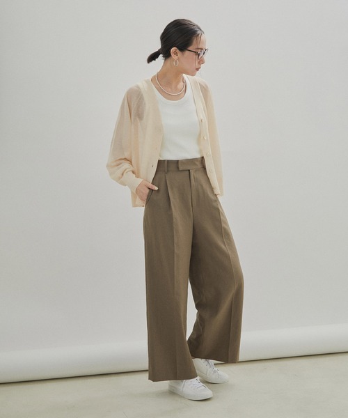 SALON adam et rope'（サロン アダム エ ロペ）の「Vネックシアーカーディガン【洗える】（カーディガン/ボレロ・レディース・ブラック/ベージュ/ピンク/ベージュ系その他2/シルバー・FREE）」の6枚目の写真