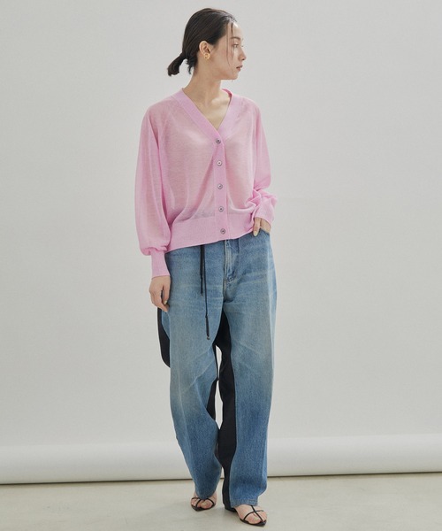 SALON adam et rope'（サロン アダム エ ロペ）の「Vネックシアーカーディガン【洗える】（カーディガン/ボレロ・レディース・ブラック/ベージュ/ピンク/ベージュ系その他2/シルバー・FREE）」の20枚目の写真