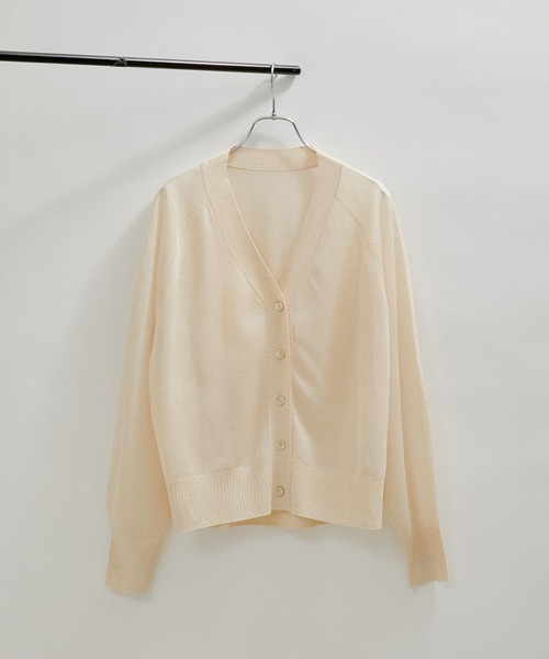 SALON adam et rope'（サロン アダム エ ロペ）の「Vネックシアーカーディガン【洗える】（カーディガン/ボレロ・レディース・ブラック/ベージュ/ピンク/ベージュ系その他2/シルバー・FREE）」の10枚目の写真