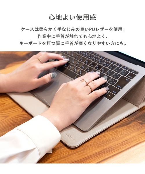 salisty（サリスティ）の「salisty(サリスティ)スタンド機能付き PCケース（PC・タブレットケース・レディース・グレイッシュベージュ/ダークオリーブ・FREE）」の4枚目の写真