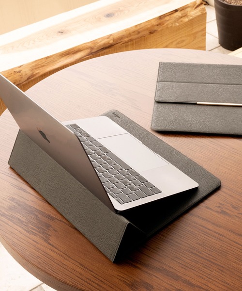 salisty（サリスティ）の「salisty(サリスティ)スタンド機能付き PCケース（PC・タブレットケース・レディース・グレイッシュベージュ/ダークオリーブ・FREE）」の17枚目の写真