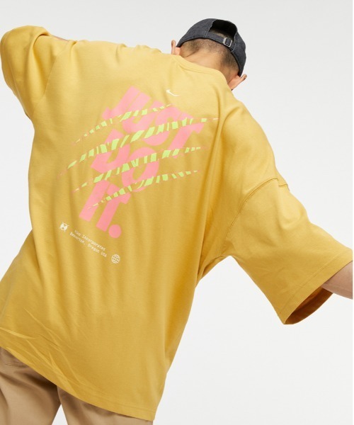 NIKE(ナイキ)の「ナイキ スポーツウェア メンズ Tシャツ / Nike Sportswear Men's T-Shirt(Tシャツ/カットソー・メンズ・ブラック/イエロー系その他/ホワイト・XL/M/L/S/2XL)」の17枚目の写真