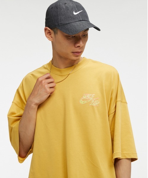NIKE(ナイキ)の「ナイキ スポーツウェア メンズ Tシャツ / Nike Sportswear Men's T-Shirt(Tシャツ/カットソー・メンズ・ブラック/イエロー系その他/ホワイト・XL/M/L/S/2XL)」の12枚目の写真