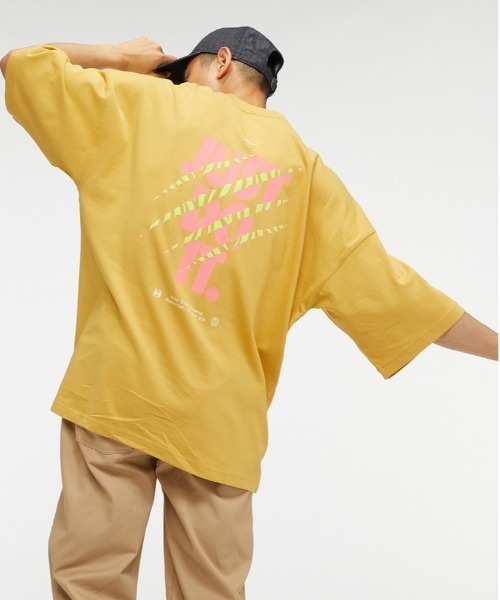 NIKE(ナイキ)の「ナイキ スポーツウェア メンズ Tシャツ / Nike Sportswear Men's T-Shirt(Tシャツ/カットソー・メンズ・ブラック/イエロー系その他/ホワイト・XL/M/L/S/2XL)」の13枚目の写真