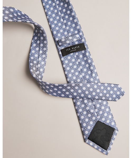 Ted Baker(テッドベーカー)の「CALIBAN シルクネクタイ(フラワーパターン)(ネクタイ・メンズ・シルバー・O/S)」の5枚目の写真