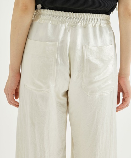 CINOH(チノ)の「【CINOH/チノ】SATIN RELAX PANTS/サテンリラックスパンツ(その他パンツ・レディース・ブラック/アイボリー・34)」の13枚目の写真