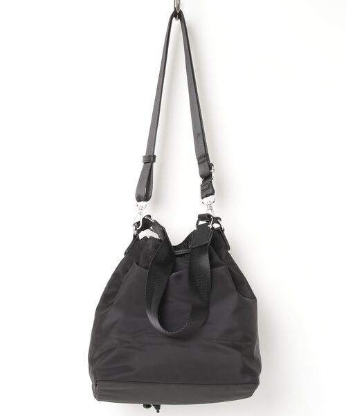 MAISON mou（メゾンムー）の「【recomend selection/セレクト】asymmetry pocket drawstring bag 非対称ポケット巾着 2way バッグ（ショルダーバッグ・レディース・カーキ/オフホワイト/ブラック/ベージュ・FREE）」の5枚目の写真